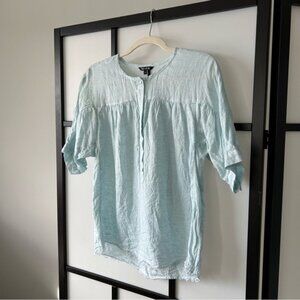 NIC+ZOE Light Blue Linen Henley 3 4th Sleeve Blouse W  Distressed Edges